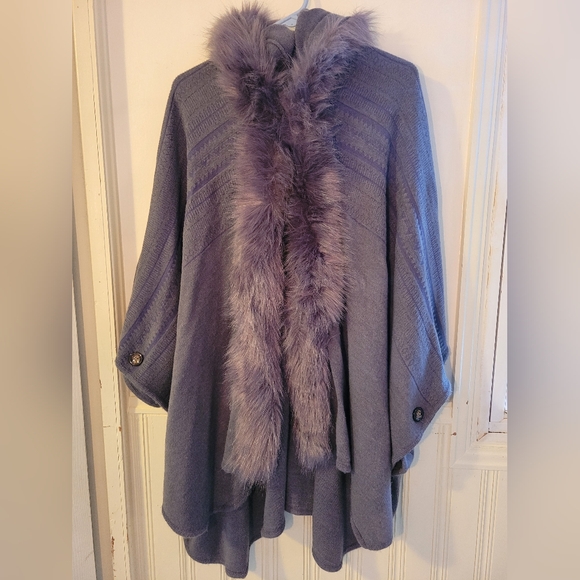 Faux fur poncho cape shawl - Picture 1 of 4
